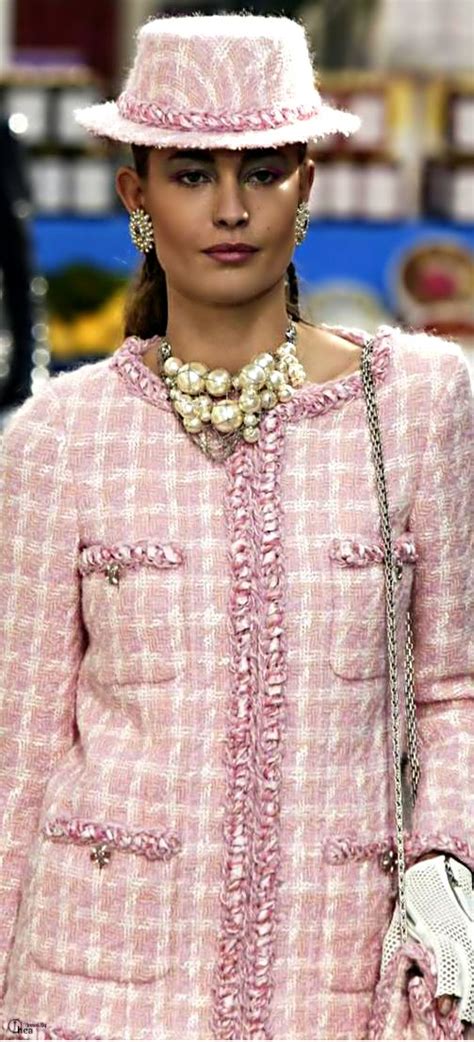 chanel vrouw|chanel clothing.